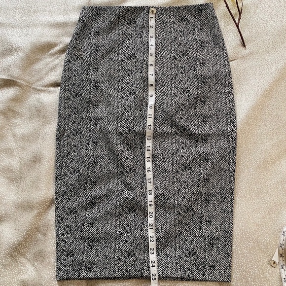 EXPRESS High Waisted Jacquard Pencil Skirt - Picture 3 of 8